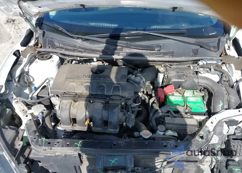 2017 Nissan Sentra S z USA, uszkodzony, nr VIN 3N1AB7AP6HY388414